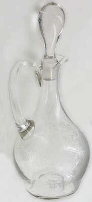 Графин с узором в виде полевых цветов